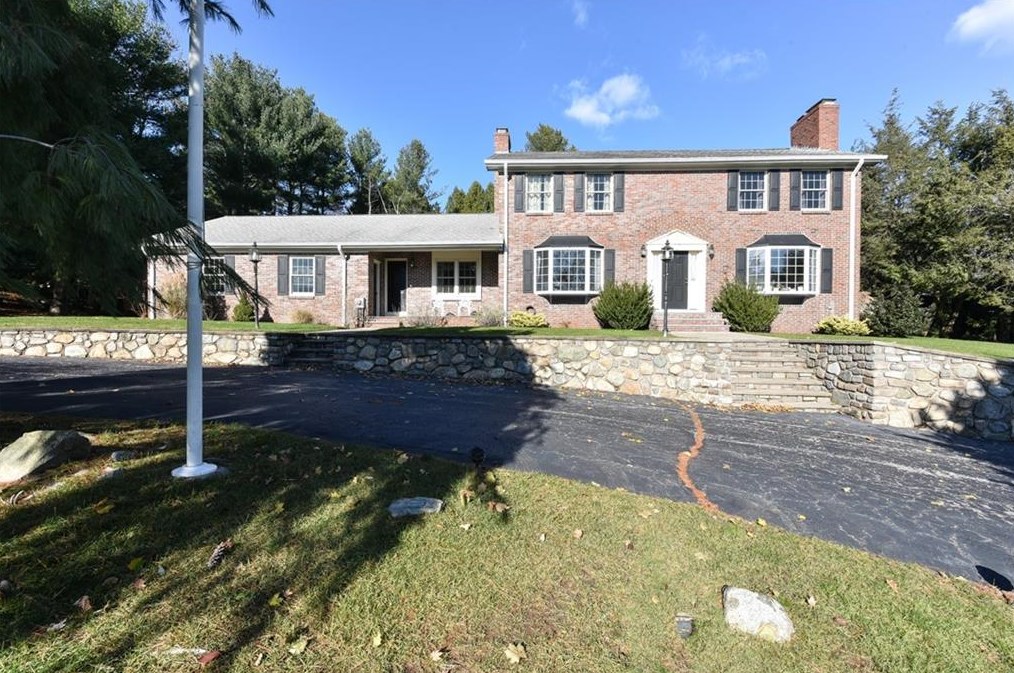 5 Sylvia Ln, Lincoln, RI 02865