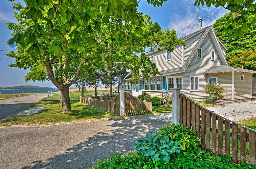 129 Dighton Ave, Portsmouth, RI 02871
