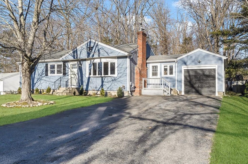 32 Anthony Dr, Cumberland, RI 02864