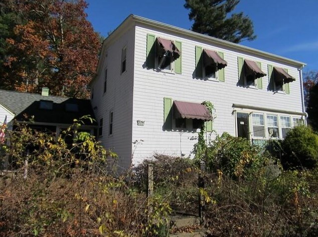 29 Pine St, North Smithfield, RI 02896-7611