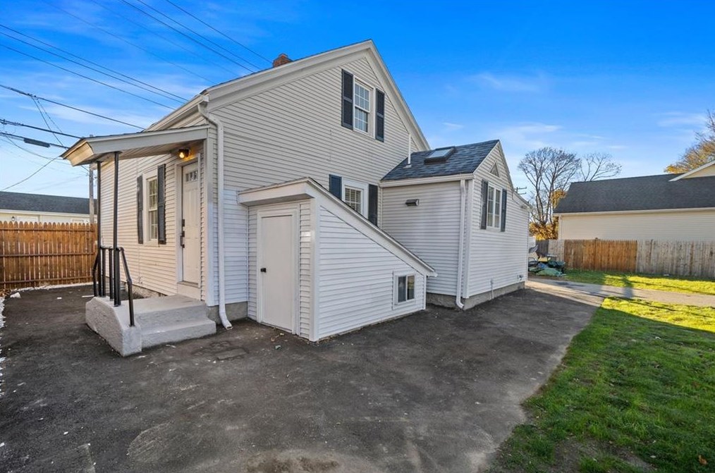 49 Randall St, Cranston RI  02920-5023 exterior
