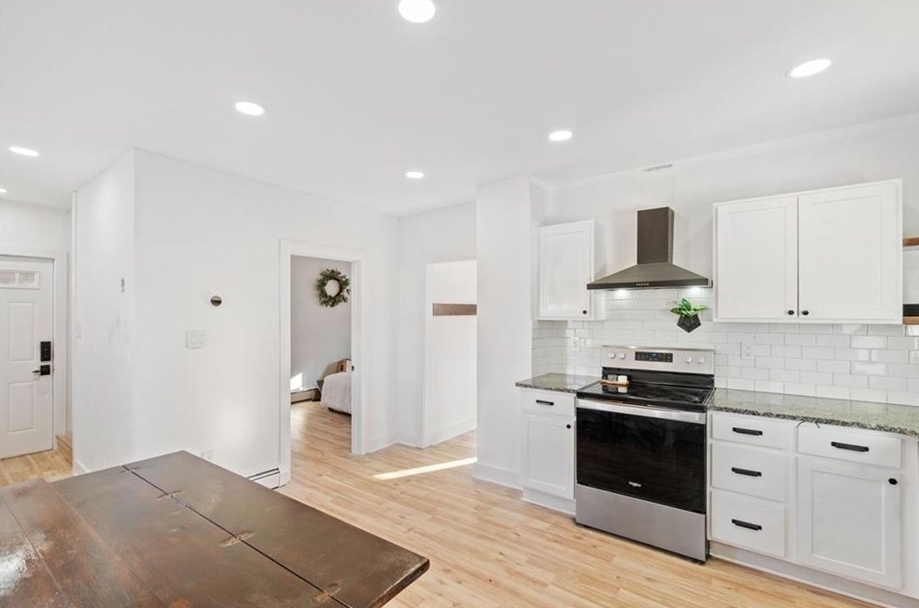 49 Randall St, Cranston RI  02920-5023 exterior