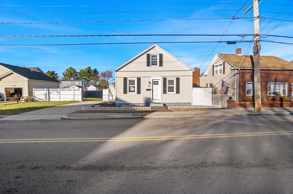 49 Randall St, Cranston RI  02920-5023 exterior