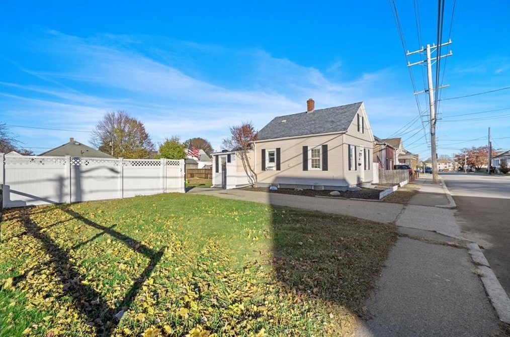 49 Randall St, Cranston RI  02920-5023 exterior