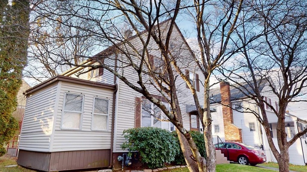 18 Cherry Hill Ave, Woonsocket, RI 02895