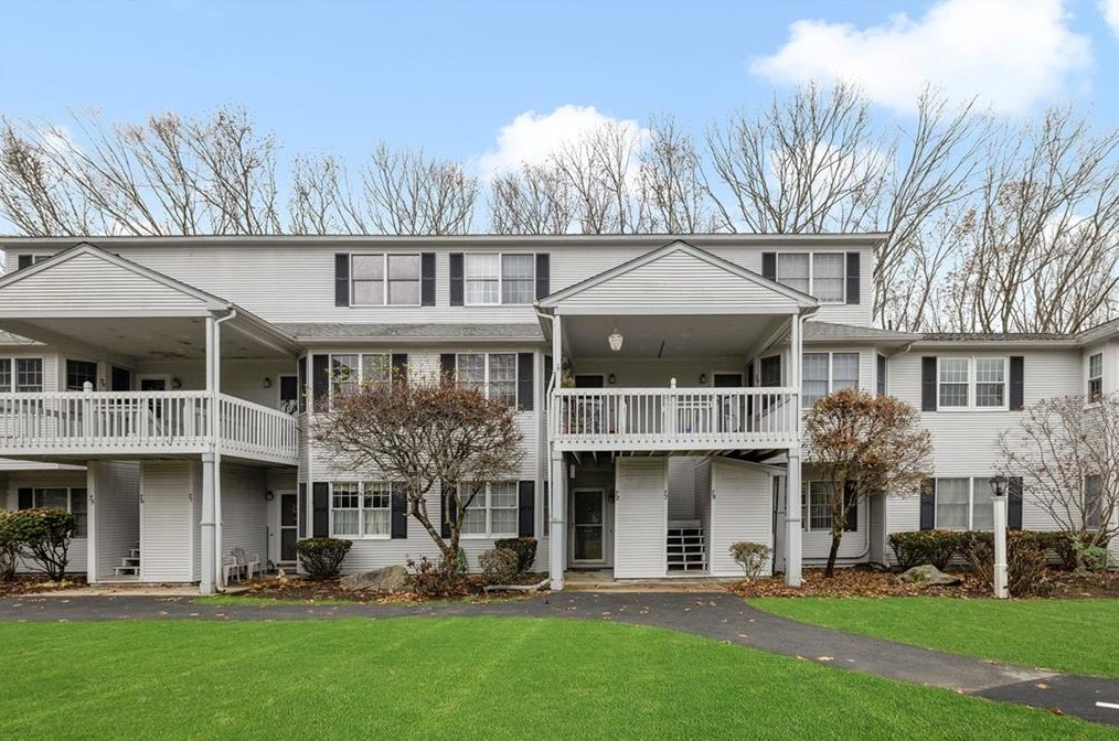 72 Trellis Dr, West Warwick, RI 02893-2169