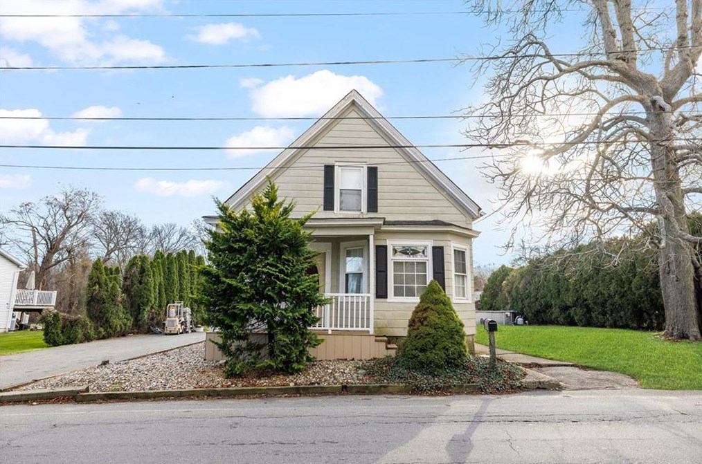 475 Hooper St, Tiverton, RI 02878