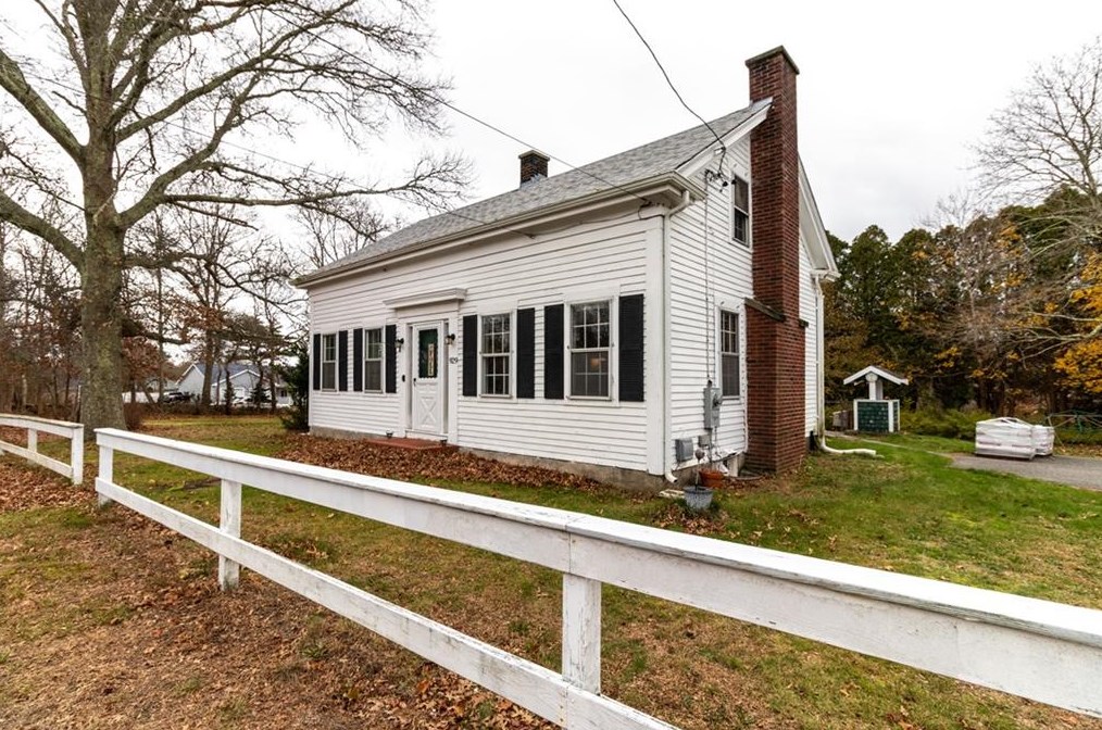 929 Crandall Rd, Tiverton, RI 02878