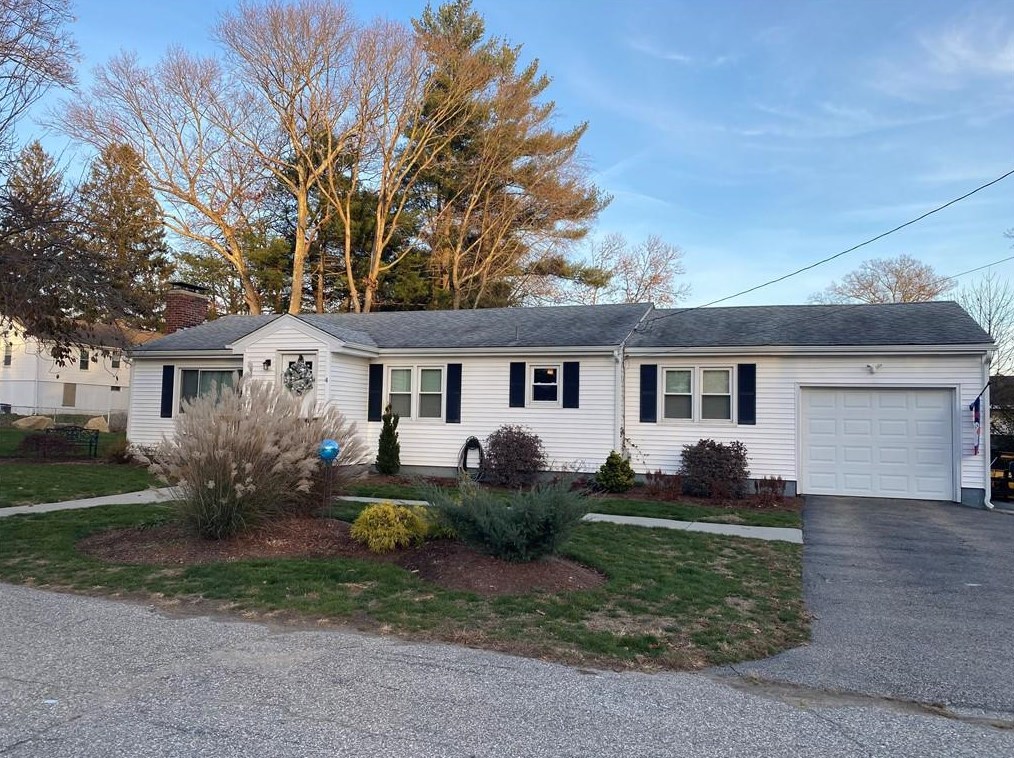 4 West Side Dr, Providence, RI 02919