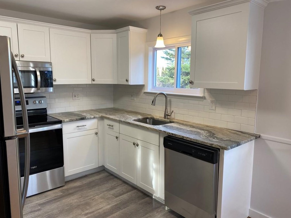 13 Casey Dr, Middletown, RI 02842