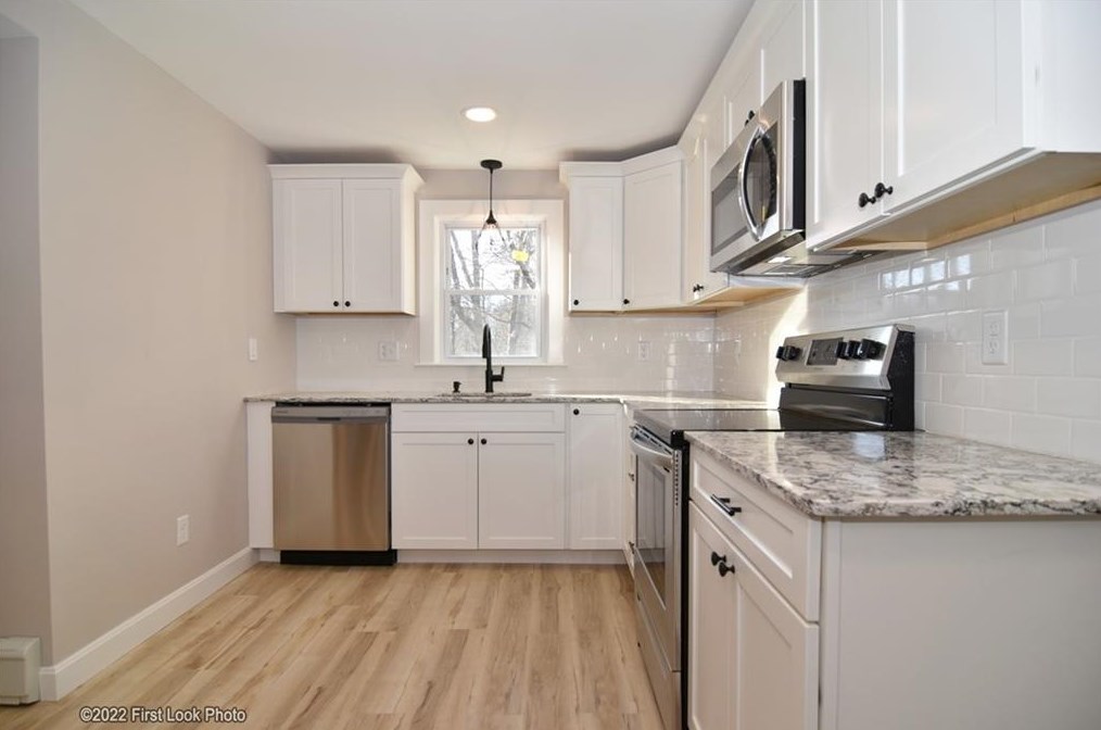 941 Chopmist Hill Rd, Scituate RI  02857-1043 exterior