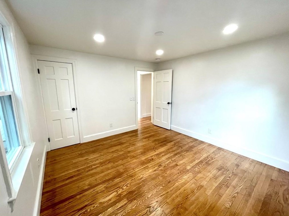 8 Jesse Davis Ln, Barrington RI  02806-4422 exterior