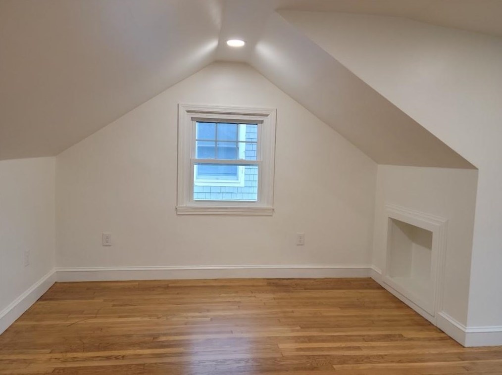 8 Jesse Davis Ln, Barrington RI  02806-4422 exterior