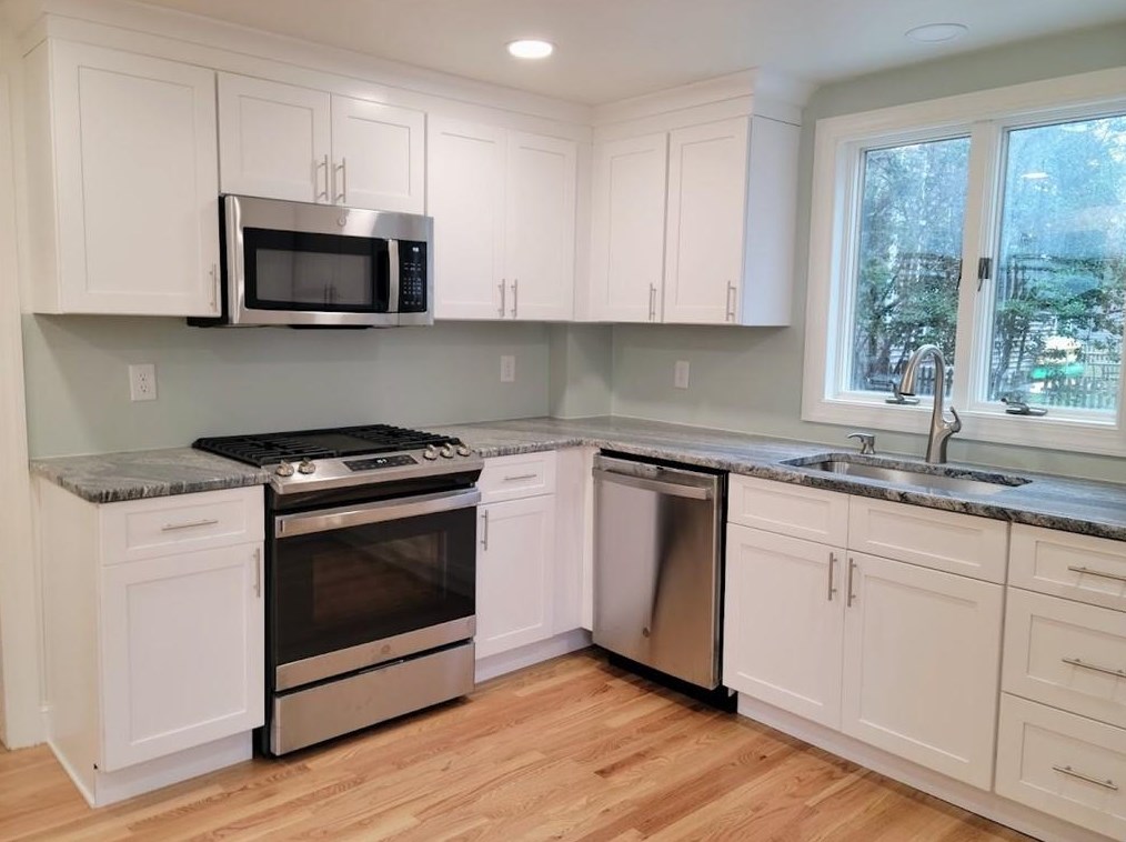 8 Jesse Davis Ln, Barrington RI  02806-4422 exterior