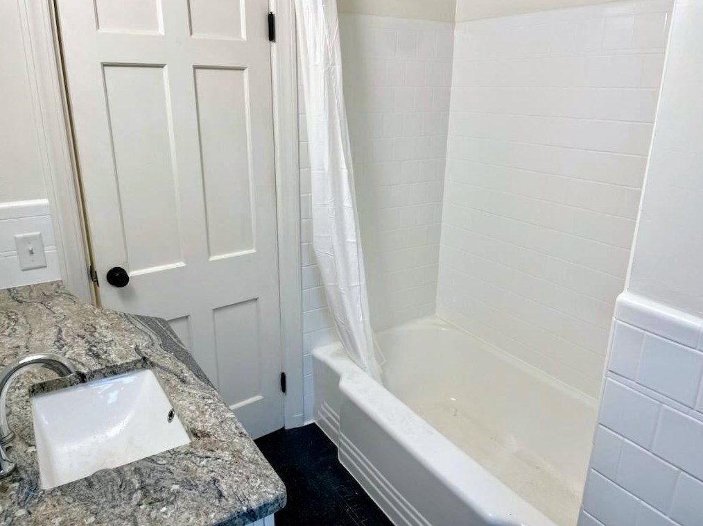 8 Jesse Davis Ln, Barrington RI  02806-4422 exterior