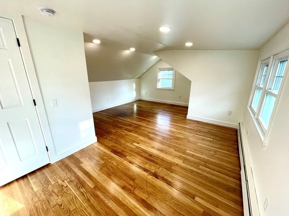 8 Jesse Davis Ln, Barrington RI  02806-4422 exterior