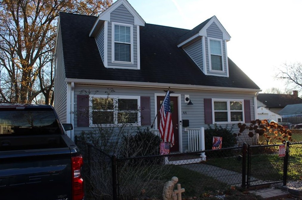 44 Bristol Ave, East Providence, RI 02915-2743