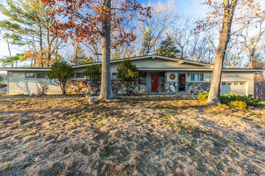 2 Parent Ct, Lincoln, RI 02865