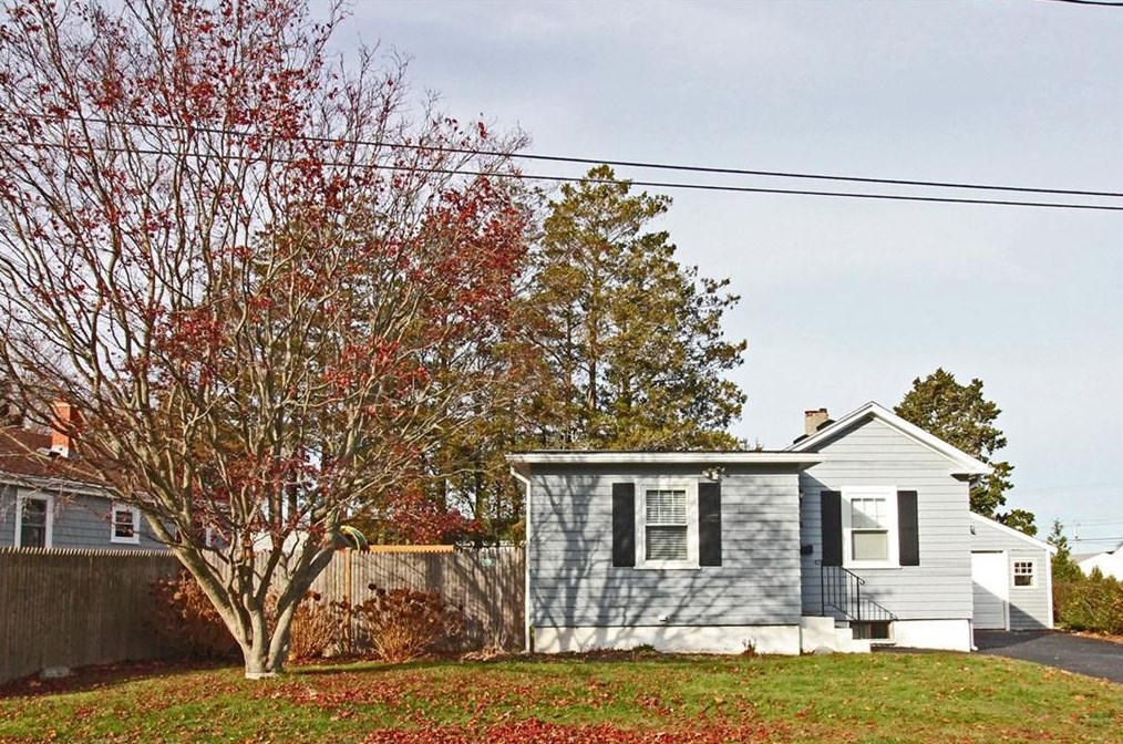 51 Smythe St, Middletown, RI 02842