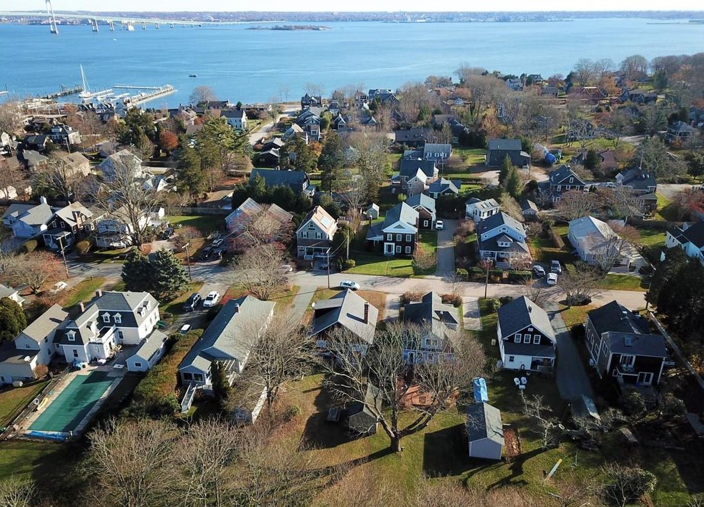 62 Clinton Ave, Jamestown, RI 02835