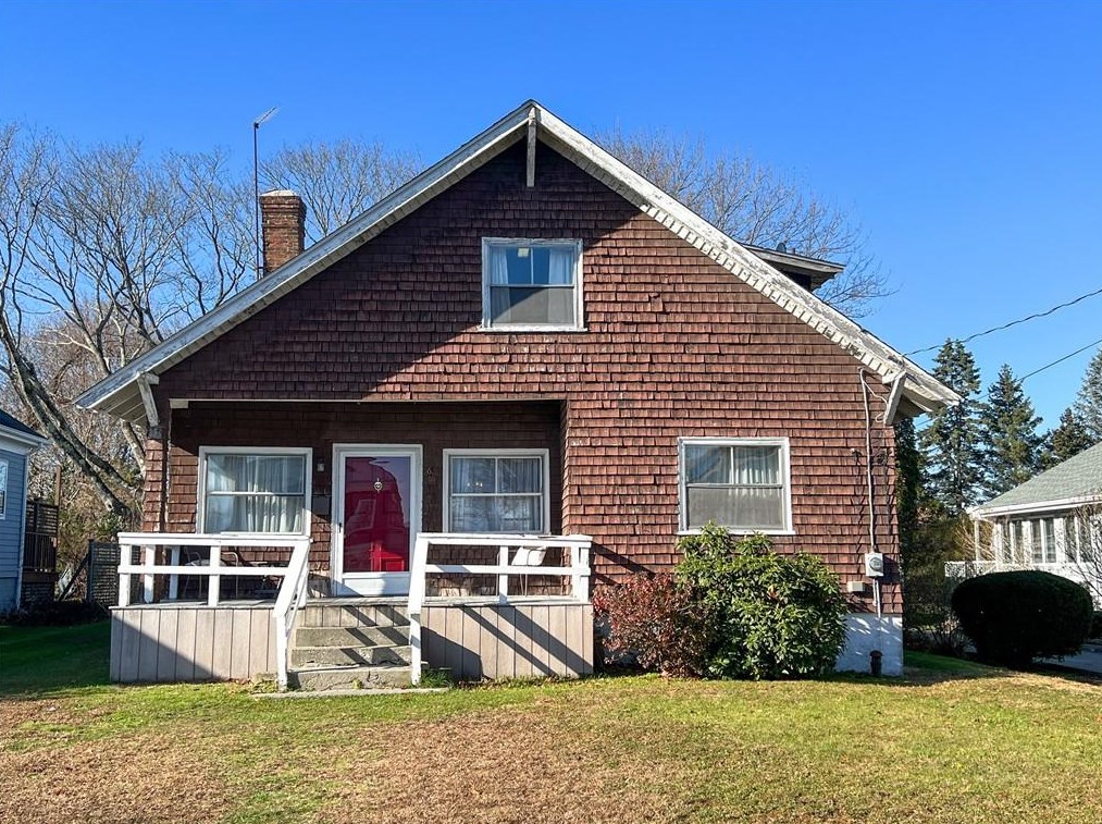 62 Clinton Ave, Jamestown RI  02835-1204 exterior