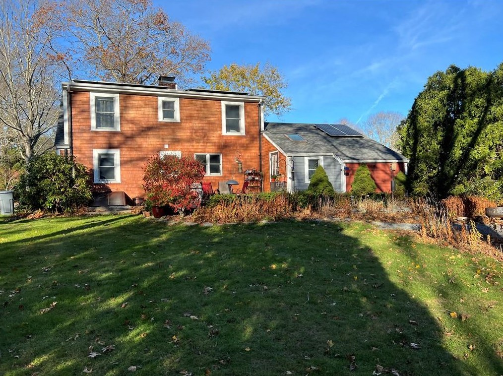 12 Elton Rd, Barrington, RI 02806
