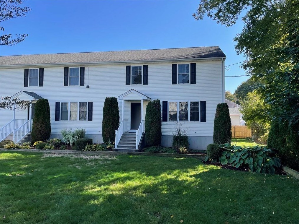 3 Legris Commons Ln, West Warwick, RI 02893 exterior