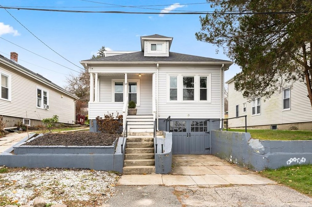 69 Sunset Ave, North Providence, RI 02911