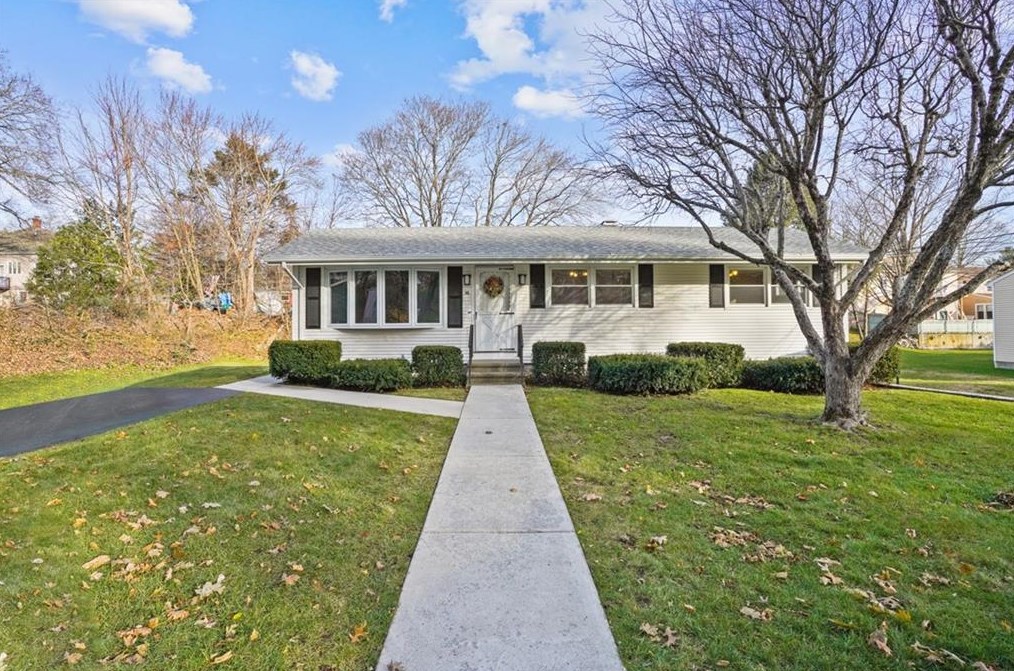 15 Spruce St, Lincoln, RI 02838