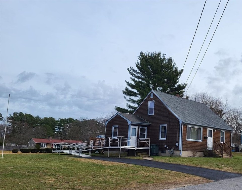 14 Marjorie St, Coventry, RI 02816