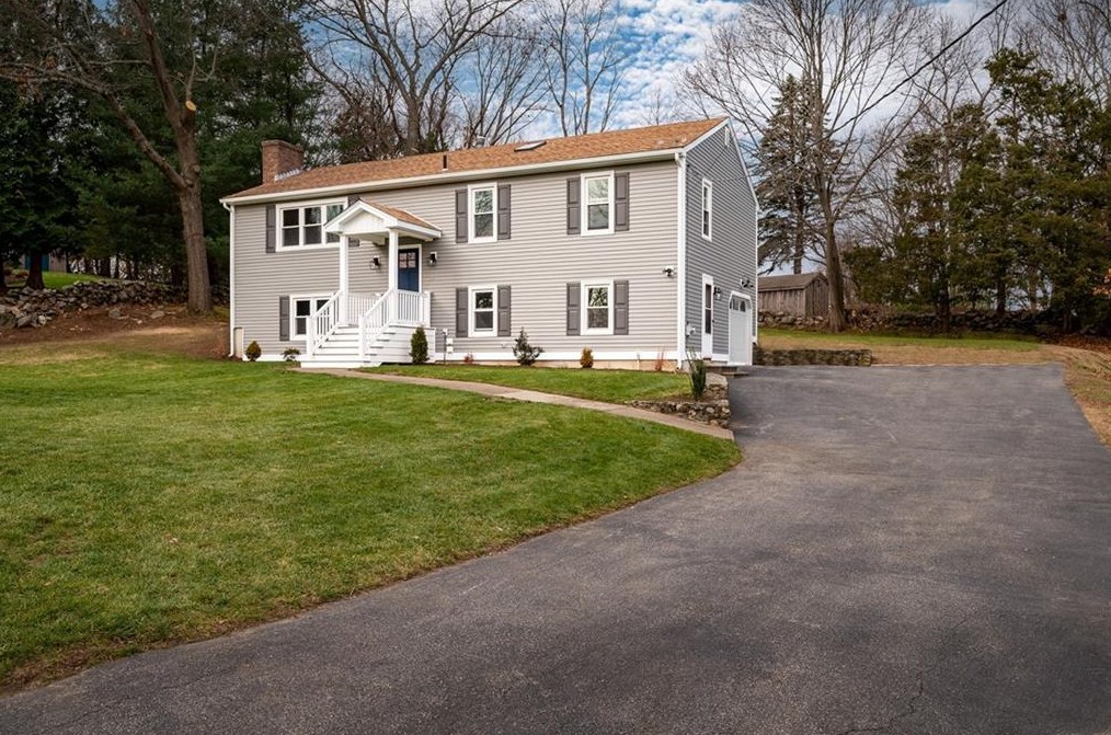17 Raymond St, Lincoln, RI 02865