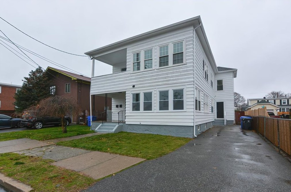 85 Bloomfield St, Pawtucket, RI 02861-2929