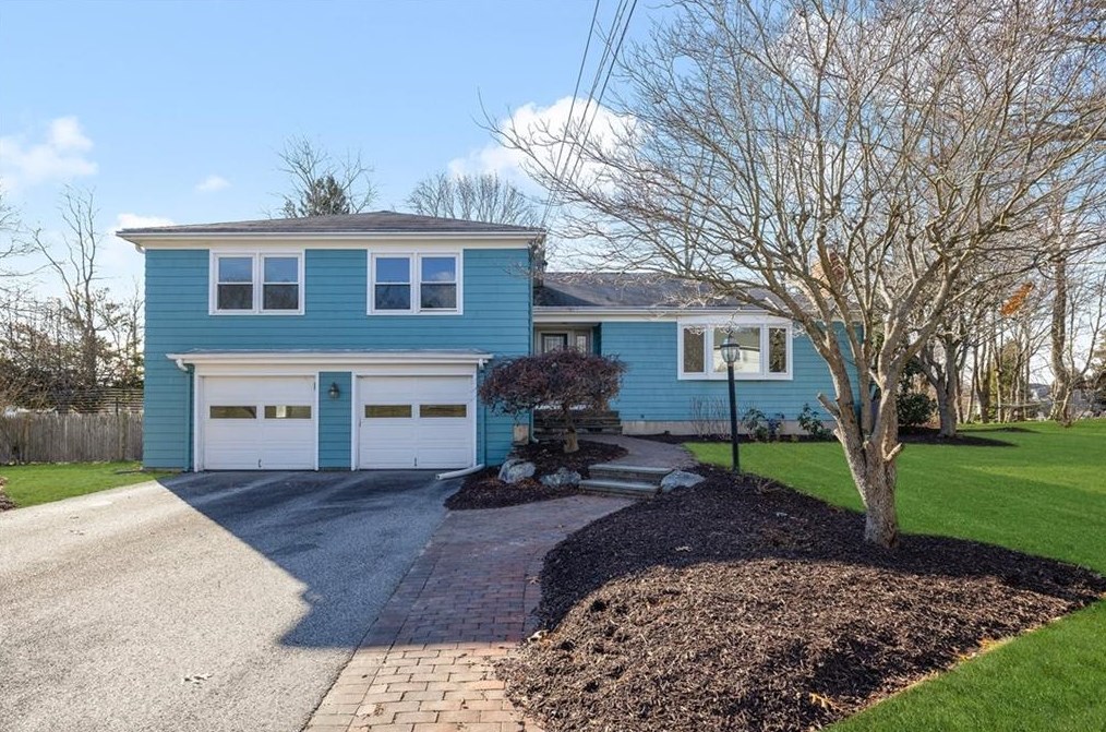 5 Maxfield Ct, Barrington, RI 02806-3823