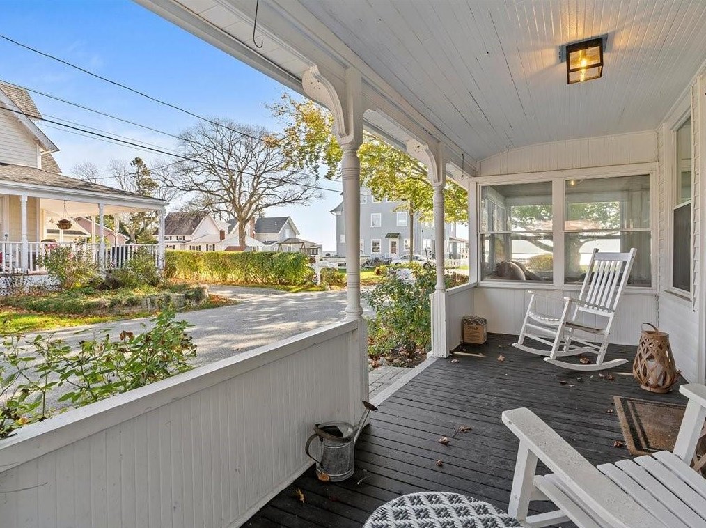 51 9th Ave, Warwick, RI 02886