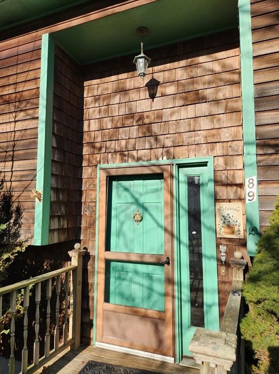 89 Mettatuxet Rd, South Kingstown, RI 02882