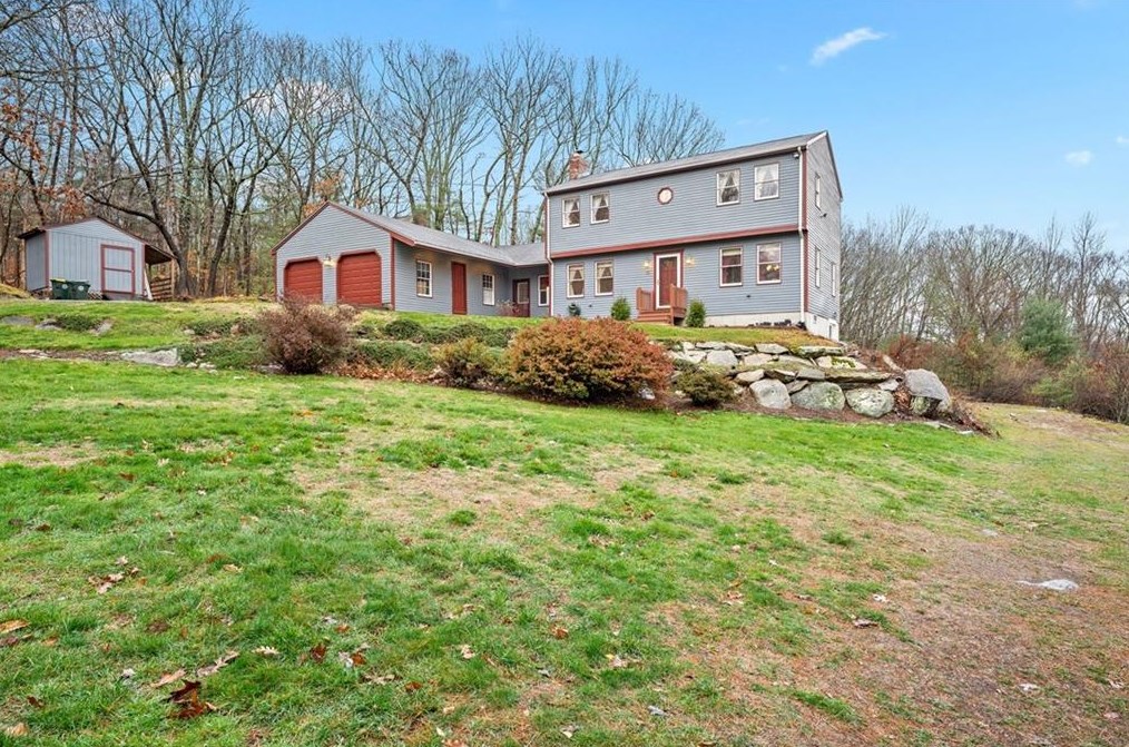 32 Rogler Farm Rd, Smithfield, RI 02917 exterior