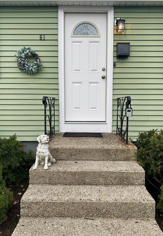 61 Allen Ave, Cranston, RI 02910