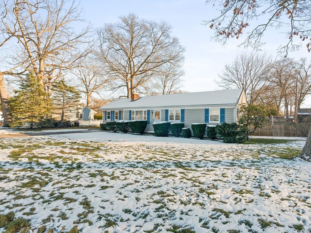 9 Timberland Dr, East Providence, RI 02915