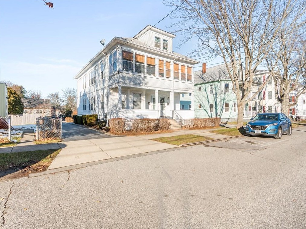31 Oliver St, Bristol, RI 02809