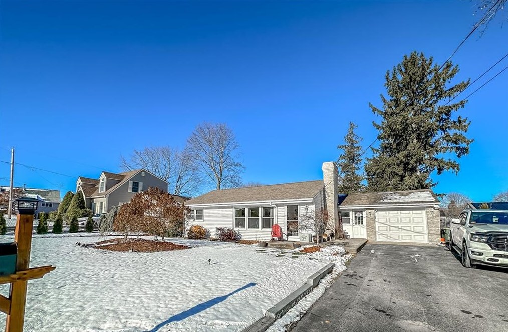 4 Tucker Rd, Smithfield, RI 02828-2208