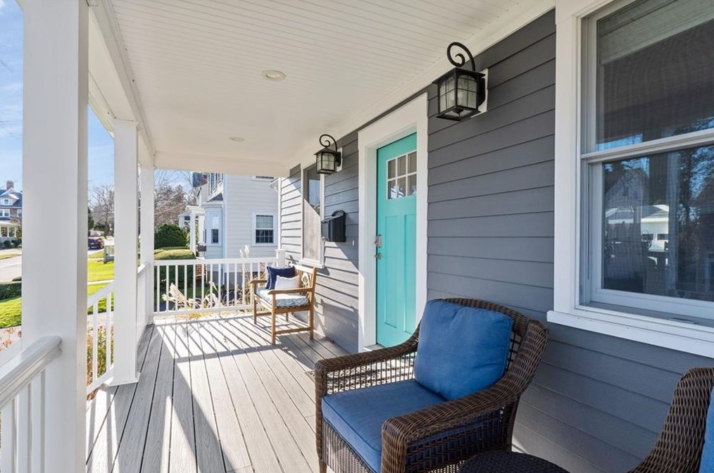 233 Gibbs Ave, Middletown, RI 02840