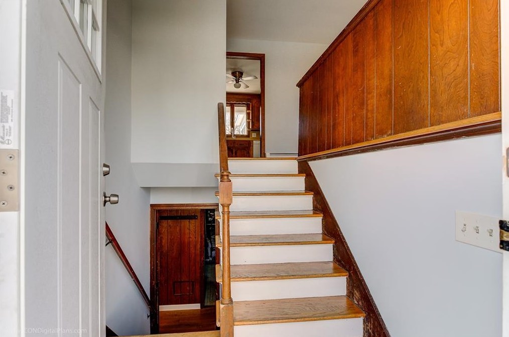 7 Bray Ln, Bristol, RI 02809