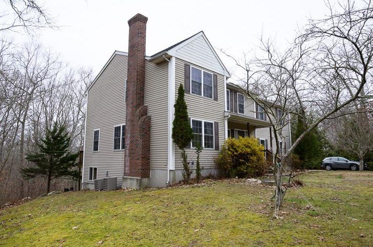317 Tomaquag Rd, Hopkinton, RI 02833