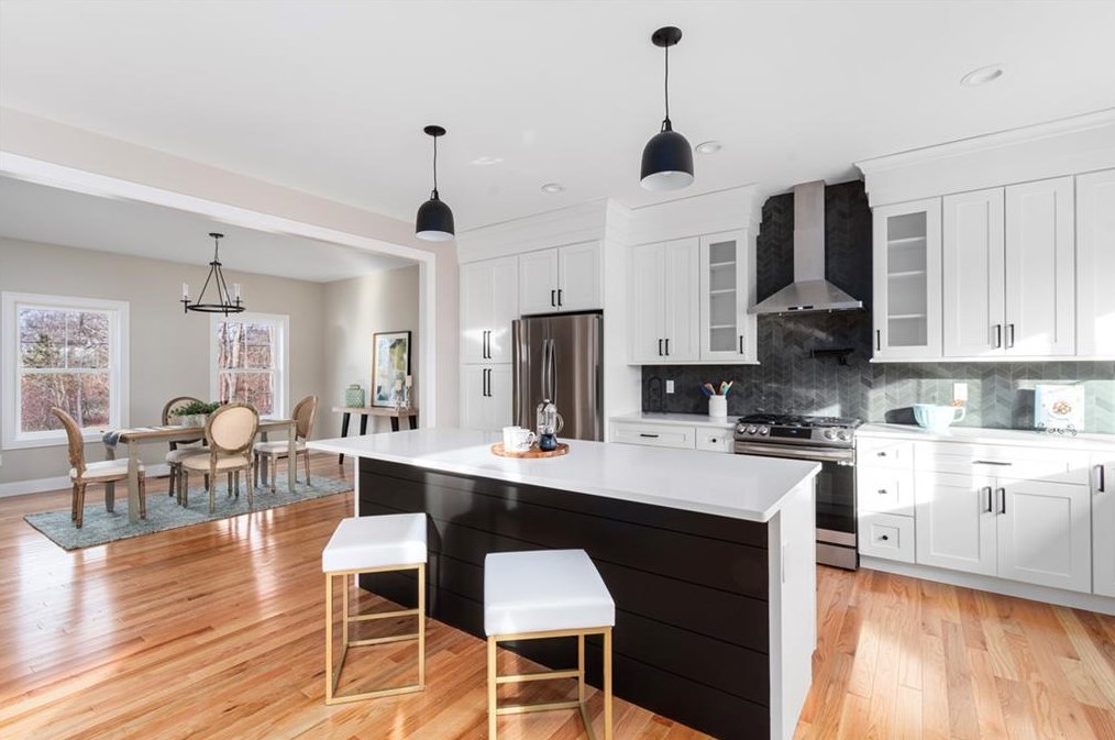 210 N Brayton Rd, Tiverton, RI 02878
