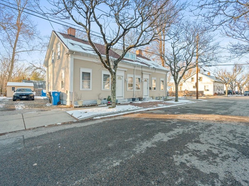 19 Cedar St, Cranston RI  02910-3003 exterior