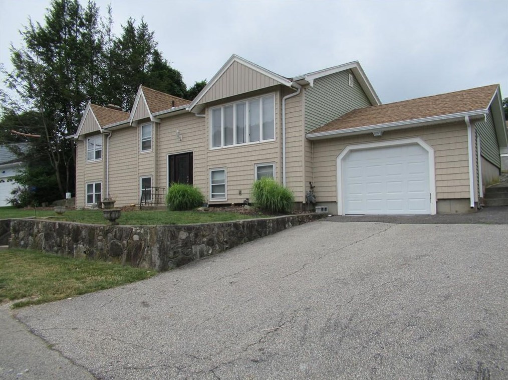 5 Tanglewood Ln, Providence, RI 02904