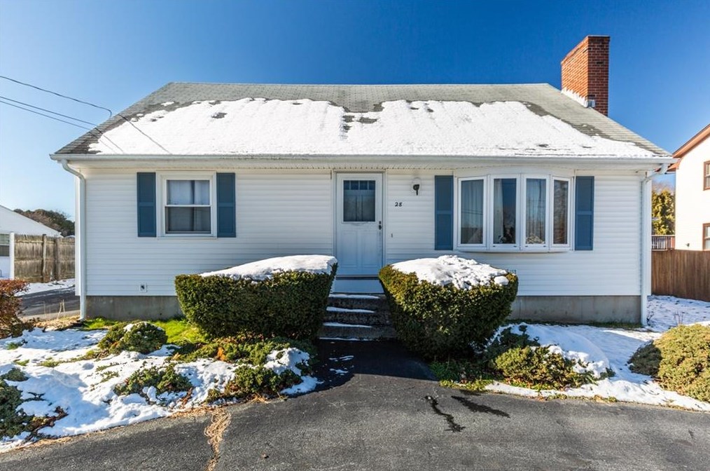 28 Arrowfield Rd, Cranston, RI 02921-1905