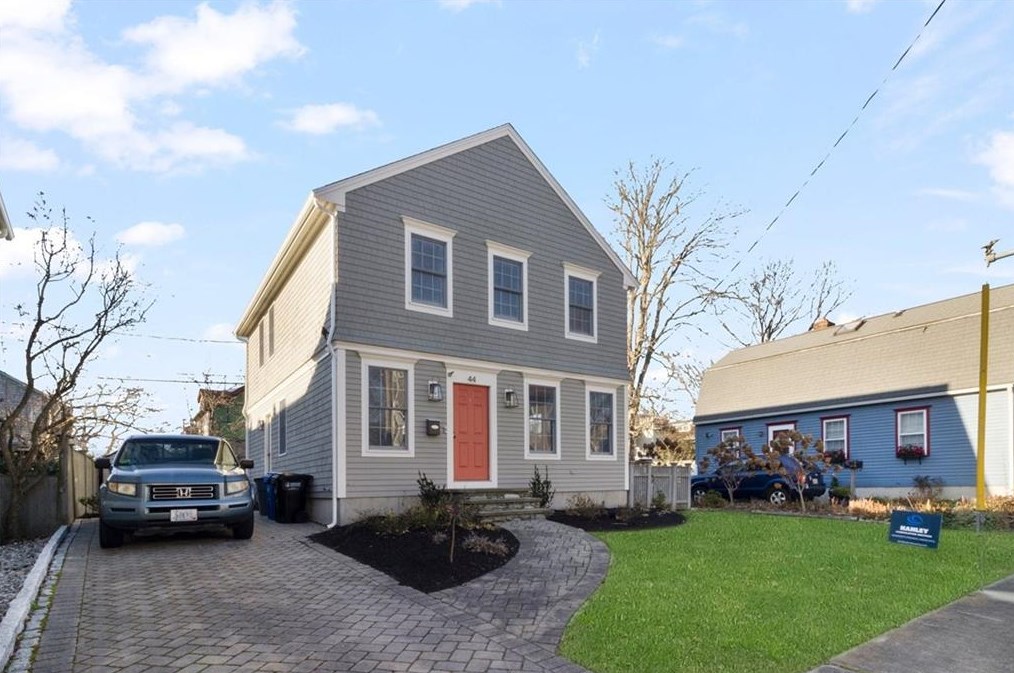 44 Callender Ave, Middletown, RI 02840