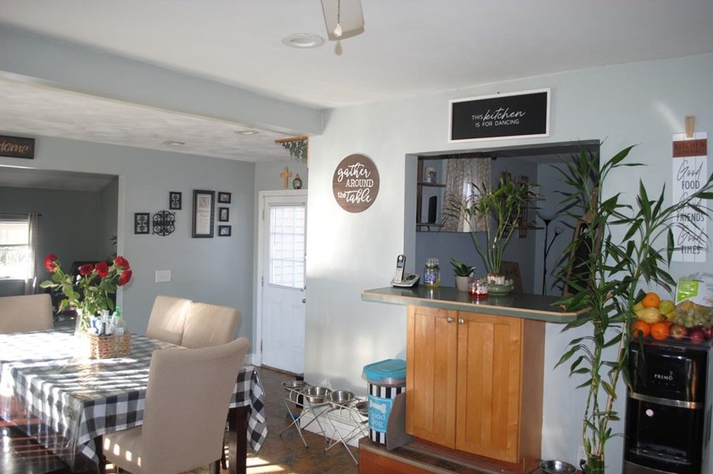 6 Miami St, West Warwick RI  02893-3018 exterior