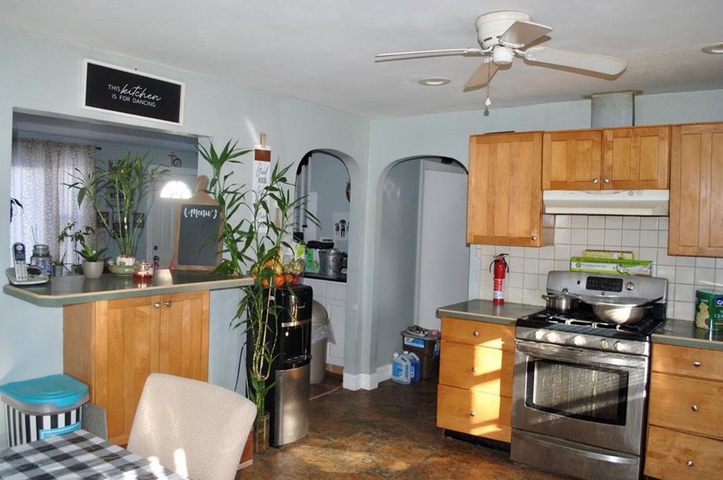 6 Miami St, West Warwick RI  02893-3018 exterior